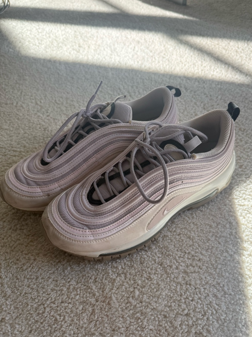 Nike women’s Mauve Wave-Style Sneakers - Picture 5 of 7